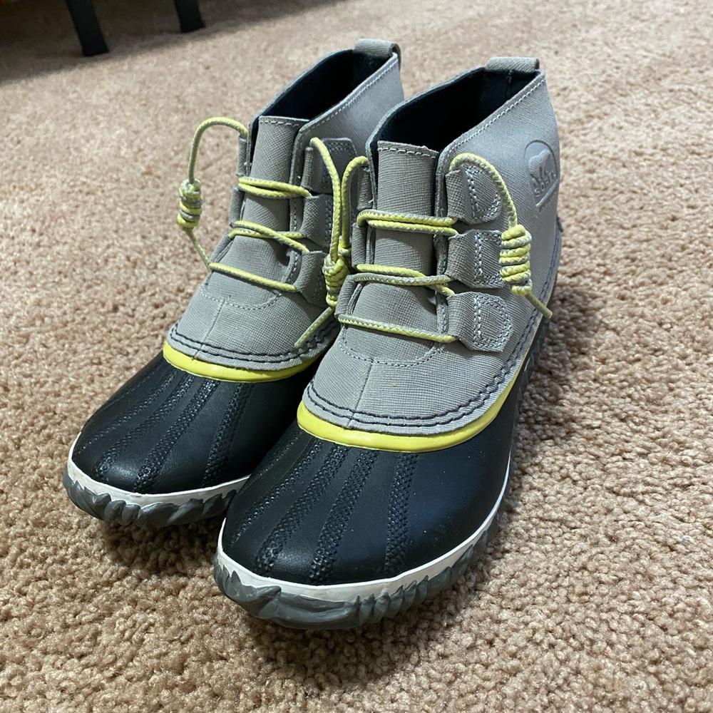 Women Sorel waterproof boots